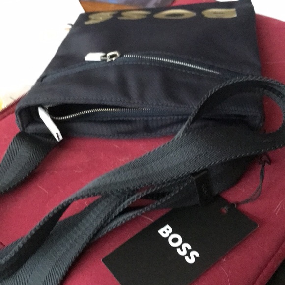 Hugo boss men or women catch zip Tonal-Logo envelopes bag, one size fits all. - Picture 2 of 2
